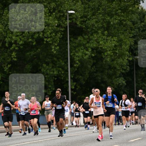 29.06.2025 - hella hamburg halbmarathon Dr. Thomas Lammeyer http://msf.ph/oto/8430107 29.06.2025 10:51:49 Kennedybrücke 1073, 1555, 1593, 1618, 2211, 2320, 2491, 2500, 2981, 4342, 5700, 5895, 7240, 8105, 8158, 9092, 9743, 9758, 10511, 11276, 11378 meine-sportfotos.de
