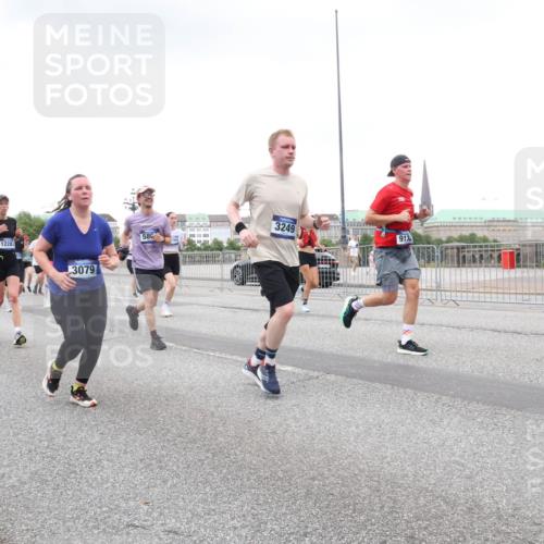 29.06.2025 - hella hamburg halbmarathon Lena Gebhardt http://msf.ph/oto/8430116 29.06.2025 10:54:09 Lombardsbrücke 12283, 3079, 586, 3249, 913, 5430, 1017, 1263, 1687, 1744, 1753, 1762, 1779, 1789, 1822, 1949, 2079, 2372, 2600, 2761, 2854, 3055, 3079, 3187, 3188, 3249, 3364, 3465, 3467, 3557, 3857, 4323, 4685, 4720, 4801, 4838, 5157, 5309, 5430, 5514, 5804, 5817, 5856, 5898, 5933, 5964, 6039, 6192, 6273, 6468, 6583, 6987, 6988, 7039, 7498, 7614, 7670, 7874, 7946, 8801, 8803, 8867, 8924, 9130, 9138, 9203, 9503, 9572, 9771, 10207, 11354, 11390, 11785 meine-sportfotos.de