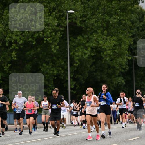 29.06.2025 - hella hamburg halbmarathon Dr. Thomas Lammeyer http://msf.ph/oto/8430117 29.06.2025 10:51:49 Kennedybrücke 1073, 1555, 1593, 1618, 2211, 2320, 2491, 2500, 2981, 4342, 5700, 5895, 7240, 8105, 8158, 9092, 9743, 9758, 10511, 11276, 11378 meine-sportfotos.de