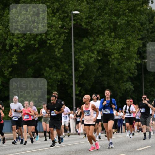 29.06.2025 - hella hamburg halbmarathon Dr. Thomas Lammeyer http://msf.ph/oto/8430127 29.06.2025 10:51:49 Kennedybrücke 1073, 1555, 1593, 1618, 2211, 2320, 2491, 2500, 2981, 4342, 5700, 5895, 7240, 8105, 8158, 9092, 9743, 9758, 10511, 11276, 11378 meine-sportfotos.de