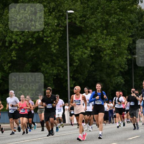 29.06.2025 - hella hamburg halbmarathon Dr. Thomas Lammeyer http://msf.ph/oto/8430134 29.06.2025 10:51:50 Kennedybrücke 1073, 1555, 1593, 1618, 2211, 2320, 2491, 2500, 2981, 4342, 5700, 5895, 7240, 8105, 8158, 9092, 9743, 9758, 10511, 10903, 11276, 11378 meine-sportfotos.de