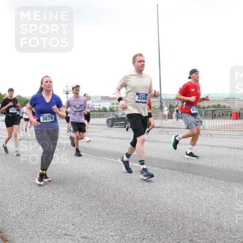 29.06.2025 - hella hamburg halbmarathon Lena Gebhardt http://msf.ph/oto/8430135 29.06.2025 10:54:09 Lombardsbrücke 12283, 3079, 5804, 3249, 9138, 1017, 1263, 1687, 1744, 1753, 1762, 1779, 1789, 1822, 1949, 2079, 2372, 2600, 2761, 2854, 3055, 3079, 3187, 3188, 3249, 3364, 3465, 3467, 3557, 3857, 4323, 4685, 4720, 4801, 4838, 5157, 5309, 5430, 5514, 5804, 5817, 5856, 5898, 5933, 5964, 6039, 6192, 6273, 6468, 6583, 6987, 6988, 7039, 7498, 7614, 7670, 7874, 7946, 8801, 8803, 8867, 8924, 9130, 9138, 9203, 9503, 9572, 9771, 10207, 11354, 11390, 11785 meine-sportfotos.de
