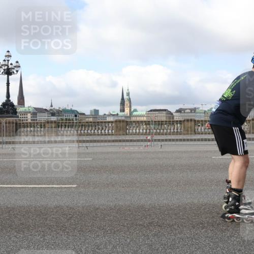 29.06.2025 - hella hamburg halbmarathon Lena Gebhardt http://msf.ph/oto/8430138 29.06.2025 08:59:58 Lombardsbrücke  meine-sportfotos.de