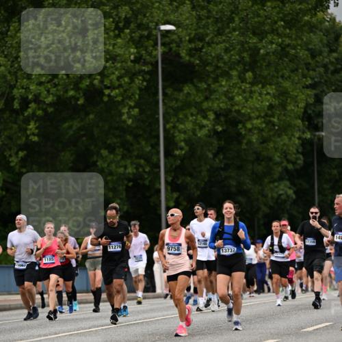 29.06.2025 - hella hamburg halbmarathon Dr. Thomas Lammeyer http://msf.ph/oto/8430139 29.06.2025 10:51:50 Kennedybrücke 1073, 1555, 1593, 1618, 2211, 2320, 2491, 2500, 2981, 4342, 5700, 5895, 7240, 8105, 8158, 9092, 9743, 9758, 10511, 10903, 11276, 11378 meine-sportfotos.de