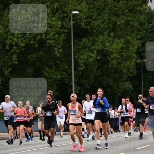 29.06.2025 - hella hamburg halbmarathon Dr. Thomas Lammeyer http://msf.ph/oto/8430147 29.06.2025 10:51:50 Kennedybrücke 1073, 1555, 1593, 1618, 2211, 2320, 2491, 2500, 2981, 4342, 5700, 5895, 7240, 8105, 8158, 9092, 9743, 9758, 10511, 10903, 11276, 11378 meine-sportfotos.de