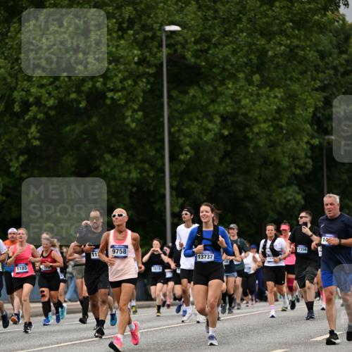 29.06.2025 - hella hamburg halbmarathon Dr. Thomas Lammeyer http://msf.ph/oto/8430176 29.06.2025 10:51:50 Kennedybrücke 1073, 1555, 1593, 1618, 2211, 2320, 2491, 2500, 2981, 4342, 5700, 5895, 7240, 8105, 8158, 9092, 9743, 9758, 10511, 10903, 11276, 11378 meine-sportfotos.de