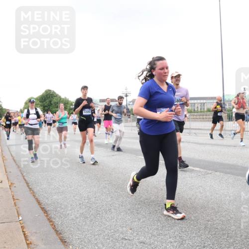 29.06.2025 - hella hamburg halbmarathon Lena Gebhardt http://msf.ph/oto/8430183 29.06.2025 10:54:10 Lombardsbrücke 12283, 904, 580, 3249, 1017, 1263, 1687, 1744, 1753, 1762, 1779, 1789, 1822, 1949, 2079, 2372, 2600, 2761, 2854, 3055, 3079, 3187, 3188, 3249, 3364, 3465, 3467, 3557, 3857, 4323, 4685, 4720, 4801, 4838, 5157, 5309, 5430, 5514, 5804, 5817, 5856, 5898, 5933, 5964, 6039, 6192, 6273, 6468, 6583, 6987, 6988, 7039, 7498, 7614, 7670, 7874, 7946, 8801, 8803, 8867, 8924, 9130, 9138, 9203, 9503, 9572, 9771, 10207, 11354, 11390, 11785 meine-sportfotos.de