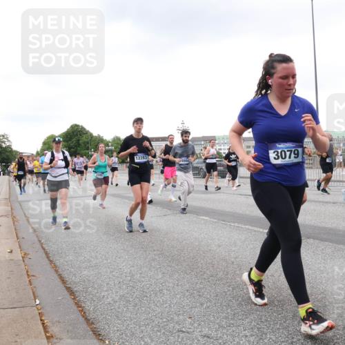 29.06.2025 - hella hamburg halbmarathon Lena Gebhardt http://msf.ph/oto/8430202 29.06.2025 10:54:10 Lombardsbrücke 12283, 8904, 3079, 1017, 1263, 1687, 1744, 1753, 1762, 1779, 1789, 1822, 1949, 2079, 2372, 2600, 2761, 2854, 3055, 3079, 3187, 3188, 3249, 3364, 3465, 3467, 3557, 3857, 4323, 4685, 4720, 4801, 4838, 5157, 5309, 5430, 5514, 5804, 5817, 5856, 5898, 5933, 5964, 6039, 6192, 6273, 6468, 6583, 6987, 6988, 7039, 7498, 7614, 7670, 7874, 7946, 8801, 8803, 8867, 8924, 9130, 9138, 9203, 9503, 9572, 9771, 10207, 11354, 11390, 11785 meine-sportfotos.de