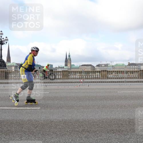 29.06.2025 - hella hamburg halbmarathon Lena Gebhardt http://msf.ph/oto/8430229 29.06.2025 09:00:19 Lombardsbrücke 38 meine-sportfotos.de