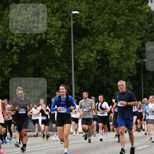 29.06.2025 - hella hamburg halbmarathon Dr. Thomas Lammeyer http://msf.ph/oto/8430245 29.06.2025 10:51:52 Kennedybrücke 1073, 1523, 1555, 1593, 1618, 2211, 2320, 2491, 2500, 2981, 3679, 4239, 4342, 5700, 5796, 5895, 7240, 8105, 8158, 8270, 9092, 9743, 9758, 10658, 10903, 11276 meine-sportfotos.de