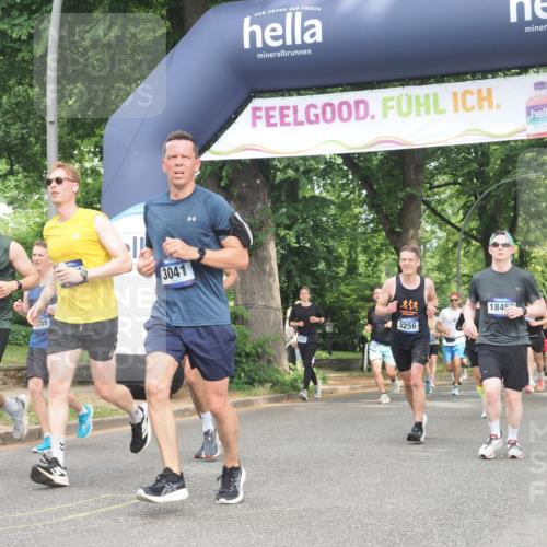 29.06.2025 - hella hamburg halbmarathon KatJ http://msf.ph/oto/8430259 29.06.2025 10:41:46 Zwischen KM18-KM19 1327, 1815, 2119, 3041, 3256, 6581 meine-sportfotos.de