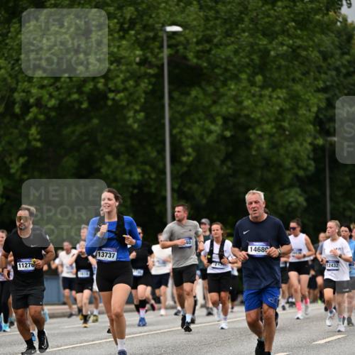 29.06.2025 - hella hamburg halbmarathon Dr. Thomas Lammeyer http://msf.ph/oto/8430277 29.06.2025 10:51:52 Kennedybrücke 1073, 1523, 1555, 1593, 1618, 2211, 2320, 2491, 2500, 2981, 3679, 4239, 4342, 5700, 5796, 5895, 7240, 8105, 8158, 8270, 9092, 9743, 9758, 10658, 10903, 11276 meine-sportfotos.de