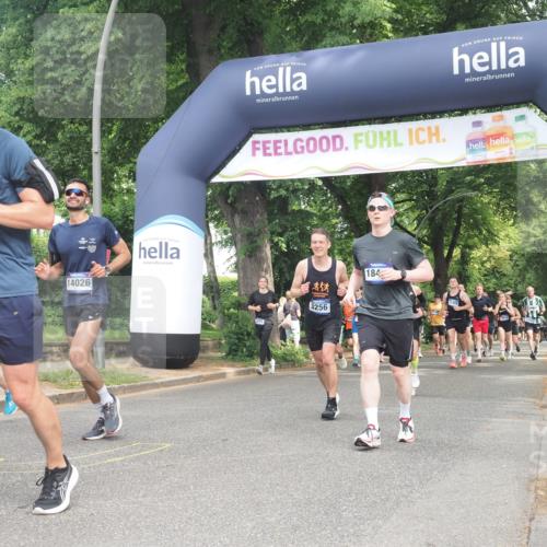 29.06.2025 - hella hamburg halbmarathon KatJ http://msf.ph/oto/8430301 29.06.2025 10:41:47 Zwischen KM18-KM19 1815, 2119, 3041, 3058, 3256, 6581 meine-sportfotos.de