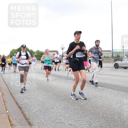 29.06.2025 - hella hamburg halbmarathon Lena Gebhardt http://msf.ph/oto/8430307 29.06.2025 10:54:11 Lombardsbrücke 4685, 12283, 269, 18904, 13034, 1017, 1263, 1687, 1744, 1753, 1762, 1779, 1789, 1822, 1949, 2079, 2372, 2600, 2761, 2854, 3055, 3079, 3187, 3188, 3249, 3364, 3465, 3467, 3557, 3795, 3857, 4323, 4685, 4720, 4801, 4838, 4971, 5157, 5309, 5430, 5514, 5804, 5817, 5856, 5898, 5933, 5964, 6039, 6192, 6273, 6468, 6583, 6987, 6988, 7498, 7614, 7670, 7874, 7946, 8801, 8803, 8867, 8924, 9130, 9138, 9203, 9503, 9572, 9771, 10207, 11354, 11390, 11785 meine-sportfotos.de