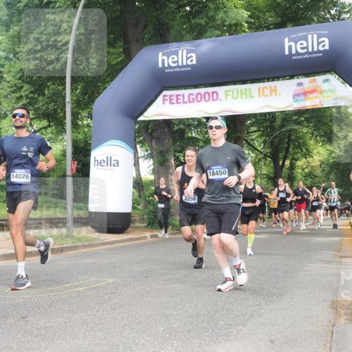 29.06.2025 - hella hamburg halbmarathon KatJ http://msf.ph/oto/8430316 29.06.2025 10:41:47 Zwischen KM18-KM19 1815, 2119, 3041, 3058, 3256, 6581 meine-sportfotos.de