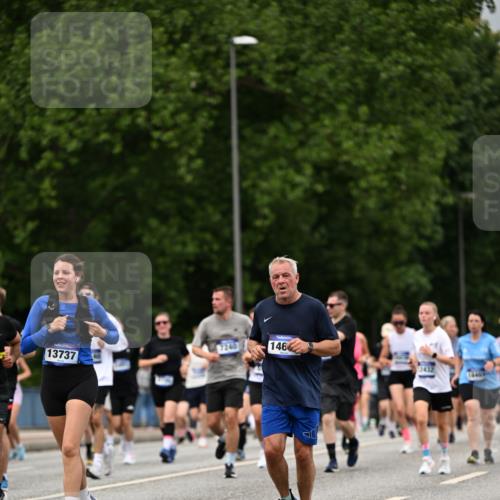 29.06.2025 - hella hamburg halbmarathon Dr. Thomas Lammeyer http://msf.ph/oto/8430324 29.06.2025 10:51:53 Kennedybrücke 1073, 1430, 1523, 1593, 1618, 2211, 2320, 2491, 2500, 2981, 3679, 4239, 4342, 5700, 5796, 5895, 7240, 8105, 8158, 8270, 9092, 9743, 9758, 10658, 10903, 11276 meine-sportfotos.de