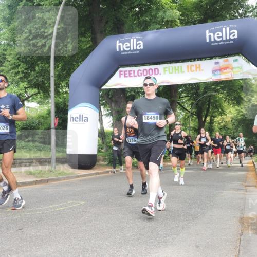 29.06.2025 - hella hamburg halbmarathon KatJ http://msf.ph/oto/8430325 29.06.2025 10:41:47 Zwischen KM18-KM19 1815, 2119, 3041, 3058, 3256, 6581 meine-sportfotos.de