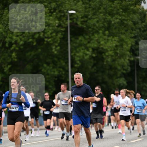 29.06.2025 - hella hamburg halbmarathon Dr. Thomas Lammeyer http://msf.ph/oto/8430331 29.06.2025 10:51:53 Kennedybrücke 1073, 1430, 1523, 1593, 1618, 2211, 2320, 2491, 2500, 2981, 3679, 4239, 4342, 5700, 5796, 5895, 7240, 8105, 8158, 8270, 9092, 9743, 9758, 10658, 10903, 11276 meine-sportfotos.de