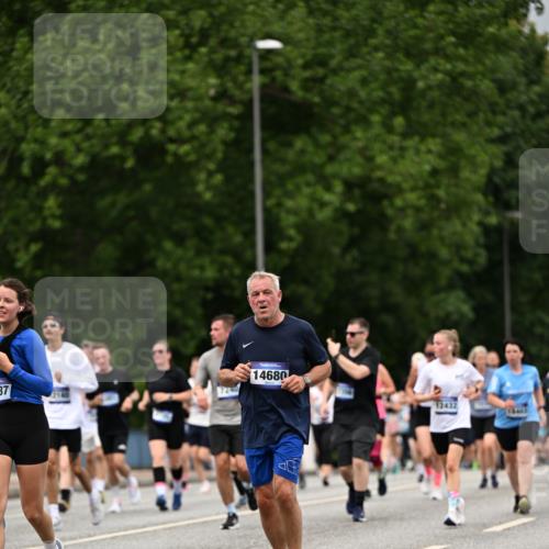 29.06.2025 - hella hamburg halbmarathon Dr. Thomas Lammeyer http://msf.ph/oto/8430345 29.06.2025 10:51:53 Kennedybrücke 1073, 1430, 1523, 1593, 1618, 2211, 2320, 2491, 2500, 2981, 3679, 4239, 4342, 5700, 5796, 5895, 7240, 8105, 8158, 8270, 9092, 9743, 9758, 10658, 10903, 11276 meine-sportfotos.de