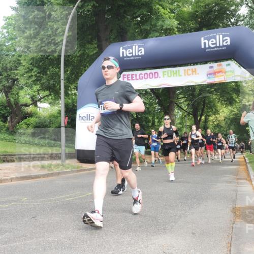 29.06.2025 - hella hamburg halbmarathon KatJ http://msf.ph/oto/8430347 29.06.2025 10:41:47 Zwischen KM18-KM19 1815, 2119, 3041, 3058, 3256, 6581 meine-sportfotos.de