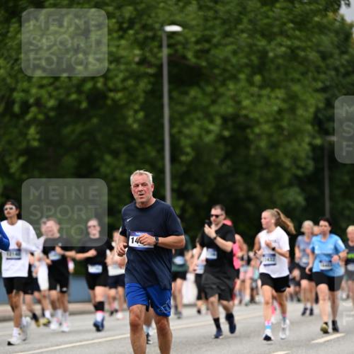 29.06.2025 - hella hamburg halbmarathon Dr. Thomas Lammeyer http://msf.ph/oto/8430362 29.06.2025 10:51:54 Kennedybrücke 1073, 1430, 1523, 1593, 1618, 2211, 2320, 2491, 2500, 2981, 3679, 4239, 4342, 5700, 5796, 5895, 7240, 8105, 8158, 8270, 9743, 9758, 10658, 10903, 11276 meine-sportfotos.de