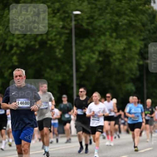 29.06.2025 - hella hamburg halbmarathon Dr. Thomas Lammeyer http://msf.ph/oto/8430434 29.06.2025 10:51:55 Kennedybrücke 1073, 1430, 1523, 1593, 1618, 2211, 2320, 2491, 2500, 2981, 3679, 4239, 4342, 5700, 5796, 7240, 8105, 8158, 8270, 9743, 9758, 10658, 10903, 11276 meine-sportfotos.de