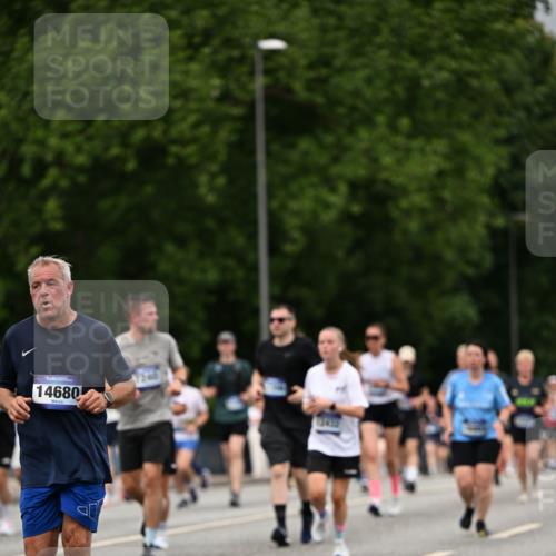 29.06.2025 - hella hamburg halbmarathon Dr. Thomas Lammeyer http://msf.ph/oto/8430442 29.06.2025 10:51:55 Kennedybrücke 1073, 1430, 1523, 1593, 1618, 2211, 2320, 2491, 2500, 2981, 3679, 4239, 4342, 5700, 5796, 7240, 8105, 8158, 8270, 9743, 9758, 10658, 10903, 11276 meine-sportfotos.de