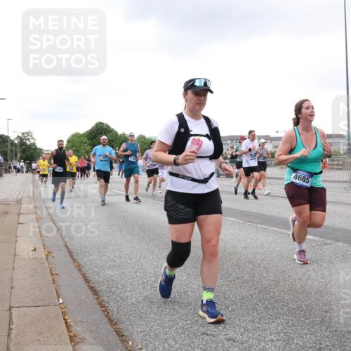 29.06.2025 - hella hamburg halbmarathon Lena Gebhardt http://msf.ph/oto/8430468 29.06.2025 10:54:12 Lombardsbrücke 3850, 318, 4685, 14171, 1017, 1263, 1687, 1744, 1753, 1762, 1779, 1789, 1822, 1949, 2079, 2372, 2532, 2600, 2761, 2854, 3055, 3079, 3187, 3188, 3249, 3364, 3465, 3467, 3557, 3761, 3795, 3857, 4323, 4685, 4720, 4801, 4838, 4971, 5157, 5309, 5430, 5514, 5804, 5817, 5856, 5898, 5933, 5964, 6023, 6039, 6192, 6273, 6468, 6583, 6987, 6988, 7498, 7614, 7670, 7874, 7946, 8801, 8803, 8867, 8924, 9130, 9138, 9203, 9503, 9572, 10207, 11354, 11390, 11785 meine-sportfotos.de