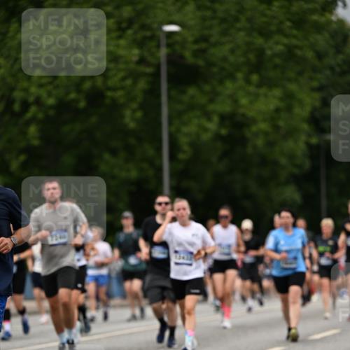 29.06.2025 - hella hamburg halbmarathon Dr. Thomas Lammeyer http://msf.ph/oto/8430475 29.06.2025 10:51:56 Kennedybrücke 1073, 1430, 1523, 1593, 1618, 2211, 2320, 2491, 2500, 2981, 3679, 4239, 4342, 5700, 5796, 7240, 8105, 8158, 8270, 9743, 9758, 10658, 10903, 11276 meine-sportfotos.de
