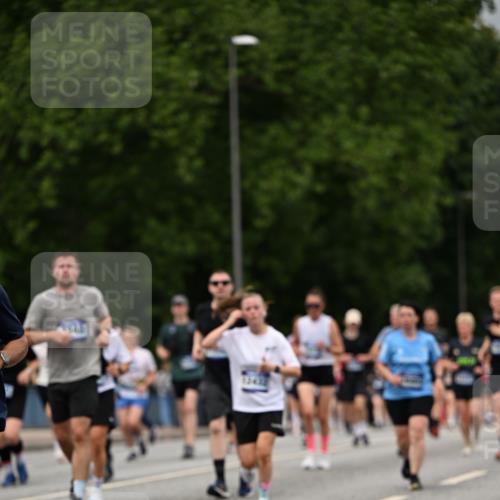 29.06.2025 - hella hamburg halbmarathon Dr. Thomas Lammeyer http://msf.ph/oto/8430483 29.06.2025 10:51:56 Kennedybrücke 1073, 1430, 1523, 1593, 1618, 2211, 2320, 2491, 2500, 2981, 3679, 4239, 4342, 5700, 5796, 7240, 8105, 8158, 8270, 9743, 9758, 10658, 10903, 11276 meine-sportfotos.de
