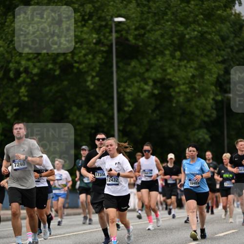 29.06.2025 - hella hamburg halbmarathon Dr. Thomas Lammeyer http://msf.ph/oto/8430499 29.06.2025 10:51:56 Kennedybrücke 1073, 1430, 1523, 1593, 1618, 2211, 2320, 2491, 2500, 2981, 3679, 4239, 4342, 5700, 5796, 7240, 8105, 8158, 8270, 9743, 9758, 10658, 10903, 11276 meine-sportfotos.de