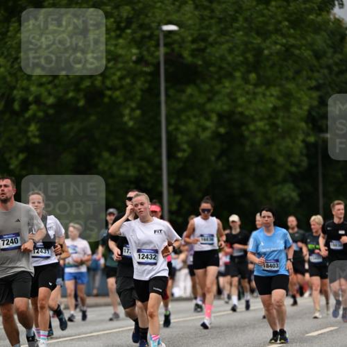 29.06.2025 - hella hamburg halbmarathon Dr. Thomas Lammeyer http://msf.ph/oto/8430515 29.06.2025 10:51:56 Kennedybrücke 1073, 1430, 1523, 1593, 1618, 2211, 2320, 2491, 2500, 2981, 3679, 4239, 4342, 5700, 5796, 7240, 8105, 8158, 8270, 9743, 9758, 10658, 10903, 11276 meine-sportfotos.de