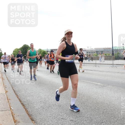 29.06.2025 - hella hamburg halbmarathon Lena Gebhardt http://msf.ph/oto/8430526 29.06.2025 10:44:03 Lombardsbrücke 16308, 1800, 1459, 1023, 1026, 1095, 1306, 1310, 1400, 1459, 1519, 1802, 1804, 2073, 2186, 2343, 2610, 2692, 2733, 3065, 3288, 3596, 3597, 4627, 4636, 4866, 4898, 5001, 5127, 5192, 5201, 5214, 5293, 5730, 5731, 5890, 5902, 5905, 6036, 6334, 6895, 6971, 6973, 7197, 7205, 7206, 7326, 7489, 7504, 7610, 7818, 7842, 8000, 8058, 8272, 8504, 8591, 8763, 8870, 8957, 9073, 9510, 9704, 9831, 9879, 10097, 10223, 11955, 12322, 12803, 12995, 14654 meine-sportfotos.de