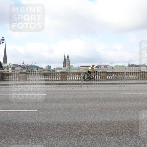 29.06.2025 - hella hamburg halbmarathon Lena Gebhardt http://msf.ph/oto/8430623 29.06.2025 09:00:21 Lombardsbrücke 08, 53 meine-sportfotos.de