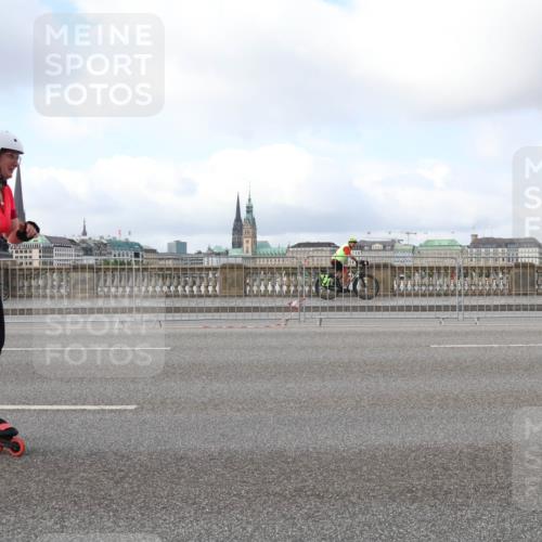 29.06.2025 - hella hamburg halbmarathon Lena Gebhardt http://msf.ph/oto/8430638 29.06.2025 09:00:21 Lombardsbrücke  meine-sportfotos.de