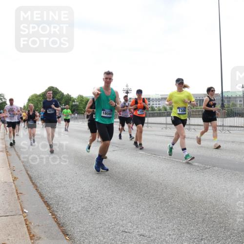 29.06.2025 - hella hamburg halbmarathon Lena Gebhardt http://msf.ph/oto/8430647 29.06.2025 10:44:04 Lombardsbrücke 9879, 1306, 5001, 18080, 1459, 1023, 1026, 1095, 1306, 1310, 1345, 1400, 1459, 1519, 1802, 1804, 2073, 2186, 2343, 2610, 2692, 2733, 3065, 3288, 3596, 3597, 4496, 4627, 4636, 4866, 4898, 5001, 5127, 5192, 5201, 5214, 5293, 5647, 5730, 5731, 5890, 5902, 5905, 6036, 6334, 6895, 6971, 6973, 7205, 7206, 7326, 7489, 7504, 7610, 7818, 7842, 8000, 8058, 8272, 8504, 8591, 8763, 8870, 8957, 9073, 9510, 9704, 9879, 10097, 10223, 11955, 12322, 12803, 12995, 13906, 14123, 14654 meine-sportfotos.de