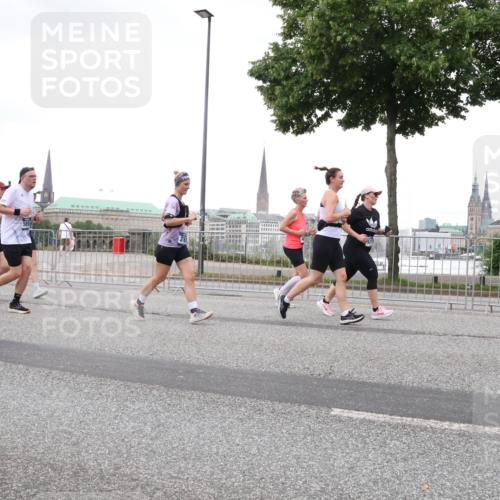 29.06.2025 - hella hamburg halbmarathon Lena Gebhardt http://msf.ph/oto/8430648 29.06.2025 10:54:14 Lombardsbrücke 1017, 1263, 1687, 1744, 1753, 1762, 1779, 1789, 1822, 1949, 2079, 2372, 2532, 2600, 2761, 2854, 3055, 3079, 3187, 3188, 3249, 3364, 3465, 3467, 3557, 3761, 3795, 3857, 4323, 4685, 4720, 4838, 4971, 5157, 5216, 5309, 5430, 5514, 5804, 5817, 5898, 5933, 5964, 6023, 6039, 6192, 6273, 6279, 6468, 6583, 6987, 6988, 7498, 7614, 7670, 7874, 7946, 8801, 8803, 8867, 8924, 9130, 9138, 9203, 9503, 9572, 10207, 11354, 11390, 11785 meine-sportfotos.de