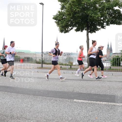 29.06.2025 - hella hamburg halbmarathon Lena Gebhardt http://msf.ph/oto/8430684 29.06.2025 10:54:14 Lombardsbrücke 1017, 1263, 1687, 1744, 1753, 1762, 1779, 1789, 1822, 1949, 2079, 2372, 2532, 2600, 2761, 2854, 3055, 3079, 3187, 3188, 3249, 3364, 3465, 3467, 3557, 3761, 3795, 3857, 4323, 4685, 4720, 4838, 4971, 5157, 5216, 5309, 5430, 5514, 5804, 5817, 5898, 5933, 5964, 6023, 6039, 6192, 6273, 6279, 6468, 6583, 6987, 6988, 7498, 7614, 7670, 7874, 7946, 8801, 8803, 8867, 8924, 9130, 9138, 9203, 9503, 9572, 10207, 11354, 11390, 11785 meine-sportfotos.de