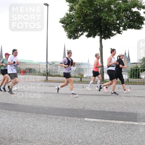 29.06.2025 - hella hamburg halbmarathon Lena Gebhardt http://msf.ph/oto/8430696 29.06.2025 10:54:15 Lombardsbrücke 1017, 1263, 1687, 1744, 1753, 1762, 1779, 1789, 1822, 1949, 2079, 2244, 2372, 2532, 2600, 2761, 2854, 3055, 3079, 3187, 3188, 3249, 3364, 3465, 3467, 3557, 3761, 3795, 3857, 4323, 4685, 4720, 4838, 4971, 5157, 5185, 5216, 5309, 5430, 5514, 5804, 5817, 5898, 5933, 5964, 5993, 6023, 6039, 6192, 6279, 6468, 6583, 6987, 6988, 7498, 7614, 7670, 7874, 7946, 7986, 8801, 8803, 8867, 8924, 9130, 9138, 9203, 9503, 9572, 10207, 11354, 11390, 11785, 12930 meine-sportfotos.de