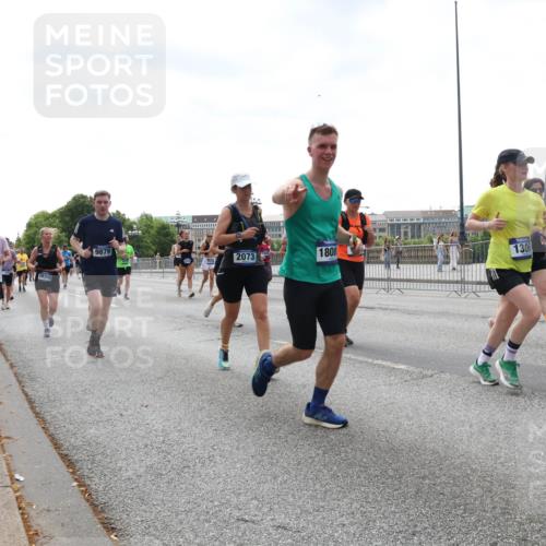 29.06.2025 - hella hamburg halbmarathon Lena Gebhardt http://msf.ph/oto/8430699 29.06.2025 10:44:05 Lombardsbrücke 5001, 16308, 9879, 2073, 1808, 1306, 1023, 1026, 1095, 1306, 1310, 1345, 1400, 1459, 1519, 1802, 1804, 2073, 2186, 2343, 2610, 2692, 2733, 3065, 3288, 3596, 3597, 4496, 4627, 4636, 4866, 4898, 5001, 5127, 5192, 5201, 5293, 5647, 5730, 5731, 5890, 5902, 5905, 6036, 6334, 6895, 6971, 6973, 7205, 7206, 7326, 7489, 7504, 7610, 7818, 7842, 8000, 8058, 8272, 8591, 8763, 8870, 8957, 9073, 9510, 9704, 9879, 10097, 10223, 11955, 12322, 12803, 12995, 13906, 14123, 14654 meine-sportfotos.de