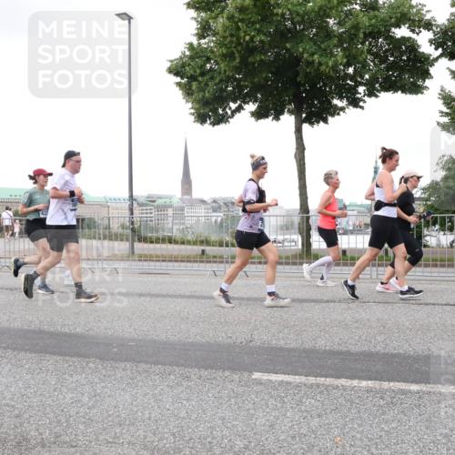 29.06.2025 - hella hamburg halbmarathon Lena Gebhardt http://msf.ph/oto/8430710 29.06.2025 10:54:15 Lombardsbrücke 432, 1017, 1263, 1687, 1744, 1753, 1762, 1779, 1789, 1822, 1949, 2079, 2244, 2372, 2532, 2600, 2761, 2854, 3055, 3079, 3187, 3188, 3249, 3364, 3465, 3467, 3557, 3761, 3795, 3857, 4323, 4685, 4720, 4838, 4971, 5157, 5185, 5216, 5309, 5430, 5514, 5804, 5817, 5898, 5933, 5964, 5993, 6023, 6039, 6192, 6279, 6468, 6583, 6987, 6988, 7498, 7614, 7670, 7874, 7946, 7986, 8801, 8803, 8867, 8924, 9130, 9138, 9203, 9503, 9572, 10207, 11354, 11390, 11785, 12930 meine-sportfotos.de