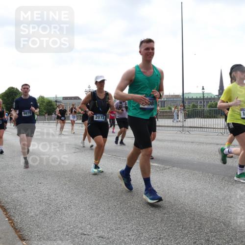 29.06.2025 - hella hamburg halbmarathon Lena Gebhardt http://msf.ph/oto/8430716 29.06.2025 10:44:05 Lombardsbrücke 5001, 16308, 9879, 2073, 980, 1306, 1023, 1026, 1095, 1306, 1310, 1345, 1400, 1459, 1519, 1802, 1804, 2073, 2186, 2343, 2610, 2692, 2733, 3065, 3288, 3596, 3597, 4496, 4627, 4636, 4866, 4898, 5001, 5127, 5192, 5201, 5293, 5647, 5730, 5731, 5890, 5902, 5905, 6036, 6334, 6895, 6971, 6973, 7205, 7206, 7326, 7489, 7504, 7610, 7818, 7842, 8000, 8058, 8272, 8591, 8763, 8870, 8957, 9073, 9510, 9704, 9879, 10097, 10223, 11955, 12322, 12803, 12995, 13906, 14123, 14654 meine-sportfotos.de