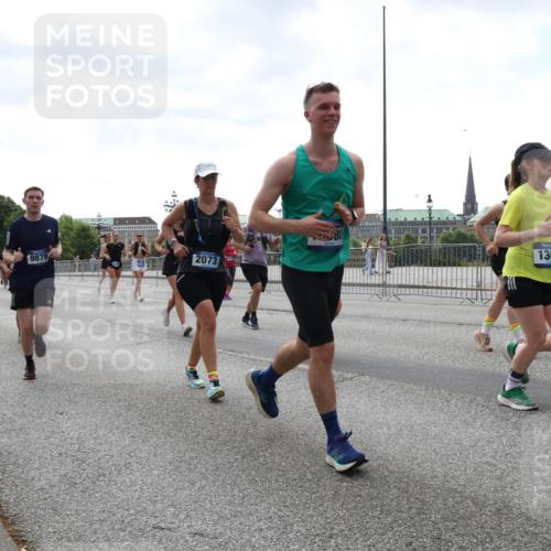 29.06.2025 - hella hamburg halbmarathon Lena Gebhardt http://msf.ph/oto/8430729 29.06.2025 10:44:05 Lombardsbrücke 5001, 16308, 9879, 80, 2073, 1306, 1023, 1026, 1095, 1306, 1310, 1345, 1400, 1459, 1519, 1802, 1804, 2073, 2186, 2343, 2610, 2692, 2733, 3065, 3288, 3596, 3597, 4496, 4627, 4636, 4866, 4898, 5001, 5127, 5192, 5201, 5293, 5647, 5730, 5731, 5890, 5902, 5905, 6036, 6334, 6895, 6971, 6973, 7205, 7206, 7326, 7489, 7504, 7610, 7818, 7842, 8000, 8058, 8272, 8591, 8763, 8870, 8957, 9073, 9510, 9704, 9879, 10097, 10223, 11955, 12322, 12803, 12995, 13906, 14123, 14654 meine-sportfotos.de