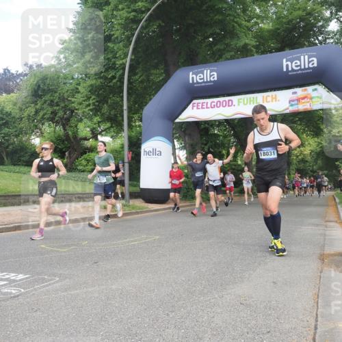 29.06.2025 - hella hamburg halbmarathon KatJ http://msf.ph/oto/8430749 29.06.2025 10:42:01 Zwischen KM18-KM19 1193, 2448, 4231, 4897, 6355, 6356, 8223 meine-sportfotos.de