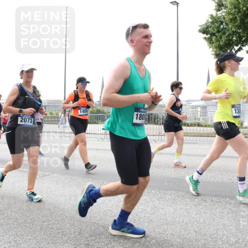 29.06.2025 - hella hamburg halbmarathon Lena Gebhardt http://msf.ph/oto/8430757 29.06.2025 10:44:06 Lombardsbrücke 2073, 1459, 180, 130, 1023, 1026, 1095, 1306, 1310, 1345, 1459, 1519, 1802, 1804, 2073, 2186, 2343, 2610, 2692, 2733, 3065, 3288, 3596, 3597, 4496, 4627, 4636, 4866, 4898, 5001, 5127, 5192, 5201, 5293, 5647, 5730, 5731, 5890, 5902, 5905, 6036, 6334, 6895, 6971, 6973, 7205, 7206, 7326, 7489, 7504, 7610, 7818, 7842, 8000, 8058, 8272, 8591, 8763, 8870, 8957, 9073, 9510, 9704, 9879, 10097, 10223, 11825, 11955, 12322, 12803, 12995, 13906, 14123, 14654 meine-sportfotos.de