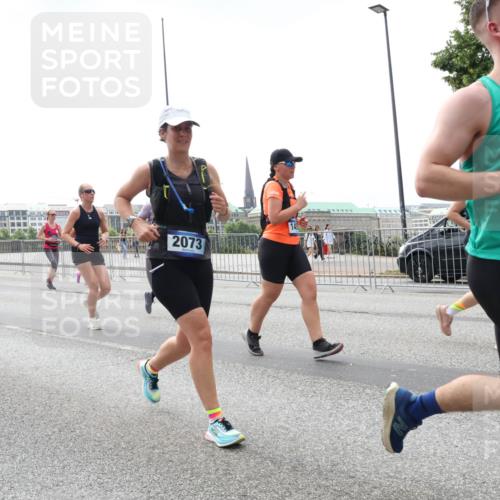 29.06.2025 - hella hamburg halbmarathon Lena Gebhardt http://msf.ph/oto/8430793 29.06.2025 10:44:06 Lombardsbrücke 095, 9879, 2073, 1, 1808, 1023, 1026, 1095, 1306, 1310, 1345, 1459, 1519, 1802, 1804, 2073, 2186, 2343, 2610, 2692, 2733, 3065, 3288, 3596, 3597, 4496, 4627, 4636, 4866, 4898, 5001, 5127, 5192, 5201, 5293, 5647, 5730, 5731, 5890, 5902, 5905, 6036, 6334, 6895, 6971, 6973, 7205, 7206, 7326, 7489, 7504, 7610, 7818, 7842, 8000, 8058, 8272, 8591, 8763, 8870, 8957, 9073, 9510, 9704, 9879, 10097, 10223, 11825, 11955, 12322, 12803, 12995, 13906, 14123, 14654 meine-sportfotos.de