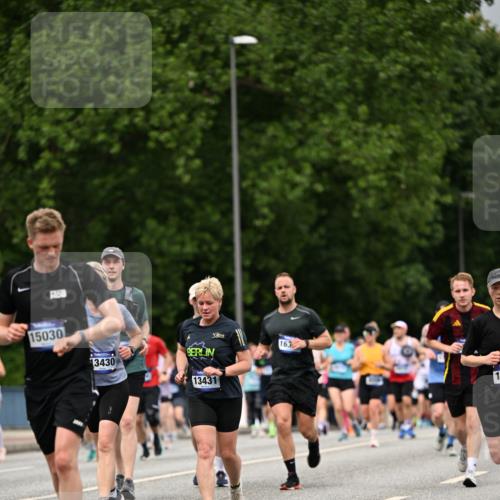 29.06.2025 - hella hamburg halbmarathon Dr. Thomas Lammeyer http://msf.ph/oto/8430832 29.06.2025 10:52:02 Kennedybrücke 1073, 1430, 1523, 1618, 2163, 2211, 2320, 2407, 2491, 2500, 2882, 3679, 4239, 4342, 4974, 5700, 5796, 6255, 6256, 6879, 7240, 8105, 8158, 8270, 9356, 9758, 10658, 10777, 10903, 11276 meine-sportfotos.de