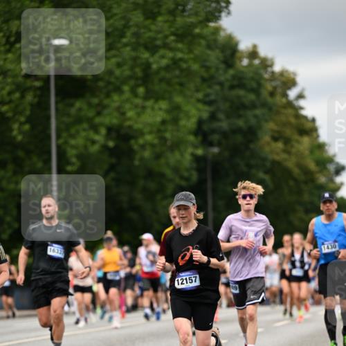 29.06.2025 - hella hamburg halbmarathon Dr. Thomas Lammeyer http://msf.ph/oto/8430855 29.06.2025 10:52:04 Kennedybrücke 1073, 1430, 1434, 1523, 1618, 2163, 2211, 2320, 2407, 2491, 2882, 3679, 4239, 4974, 5796, 6255, 6256, 6879, 7240, 8105, 8158, 8270, 9356, 9758, 10075, 10658, 10777, 10903, 11276 meine-sportfotos.de