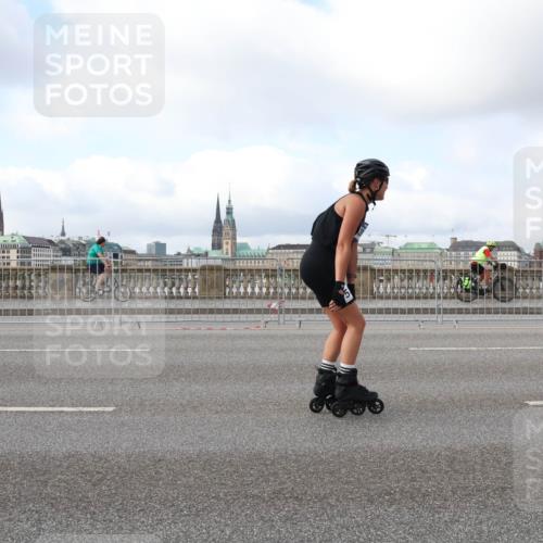 29.06.2025 - hella hamburg halbmarathon Lena Gebhardt http://msf.ph/oto/8430860 29.06.2025 09:00:22 Lombardsbrücke  meine-sportfotos.de