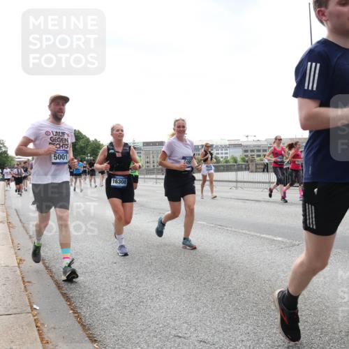 29.06.2025 - hella hamburg halbmarathon Lena Gebhardt http://msf.ph/oto/8430873 29.06.2025 10:44:07 Lombardsbrücke 5001, 16308, 095, 1026, 1095, 1306, 1310, 1345, 1459, 1519, 1802, 1804, 2073, 2186, 2343, 2610, 2692, 2733, 3065, 3288, 3596, 3597, 4496, 4627, 4636, 4898, 5001, 5127, 5192, 5201, 5293, 5647, 5730, 5731, 5890, 5902, 5905, 6036, 6334, 6895, 6971, 6973, 7205, 7206, 7326, 7489, 7504, 7610, 7818, 7842, 8000, 8058, 8272, 8591, 8763, 8870, 8957, 9073, 9510, 9704, 9879, 10097, 10223, 11825, 11955, 12322, 12803, 12995, 13390, 13906, 14091, 14123, 14654 meine-sportfotos.de